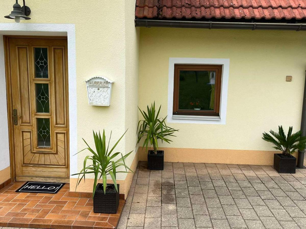 Charmantes Ferienhaus In Bester Lage Keutschach am See Exterior photo